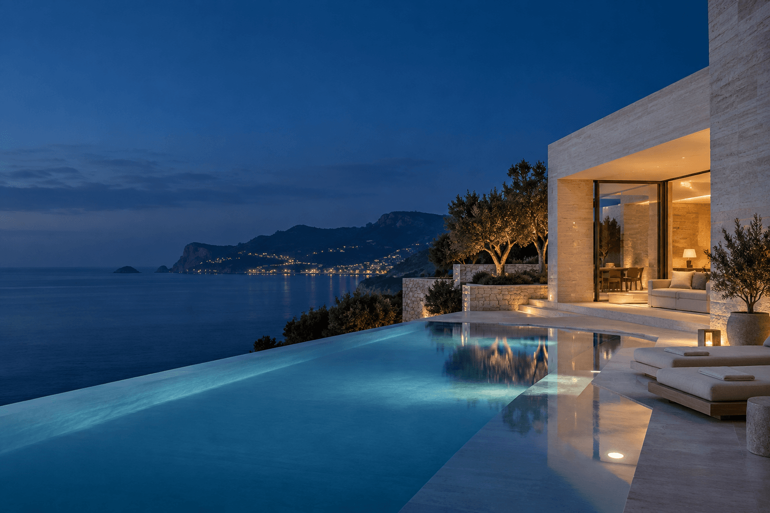 Terrasse d’une villa contemporaine face à la Méditerranée à l’heure bleue